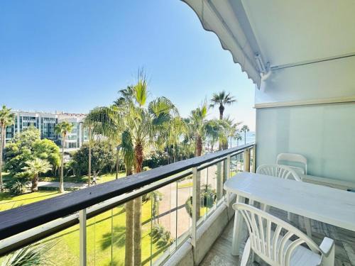 Cannes City Centre Apartment | Grand Hotel - Studio Croisette
