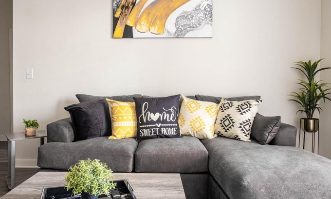 Deerwood Apartment | GRAND LUX 2BD/2BA QUEEN STE by TOWN CENTER & BEACH