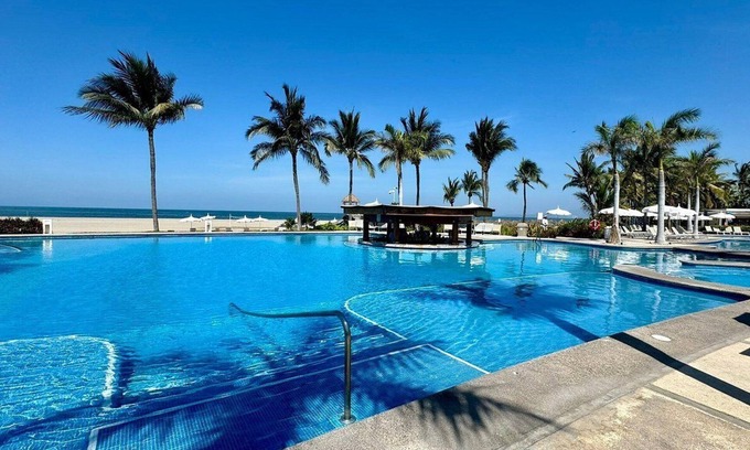 Nuevo Vallarta Hotel | Grand Luxxe