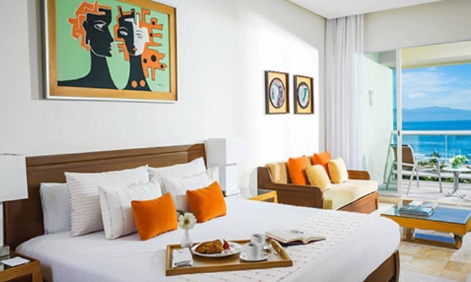 Nuevo Vallarta Apartment | Grand Mayan Palace Master 1 bathroom w/Jacuzzi tub, W/private terrace & view.n