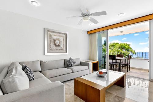 Conchas Chinas Apartment | Grand Miramar A101