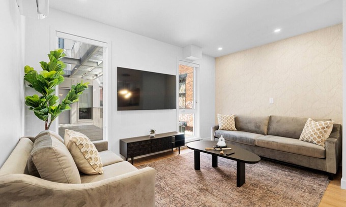 Plateau Mont Royal Apartment | Grand New 2bdr in Habitat Plateau by Denstays