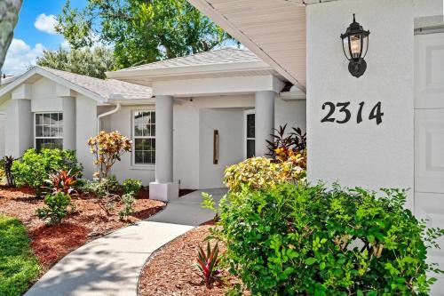 Trailer Estates House | Grand opening Vacation rental single family home