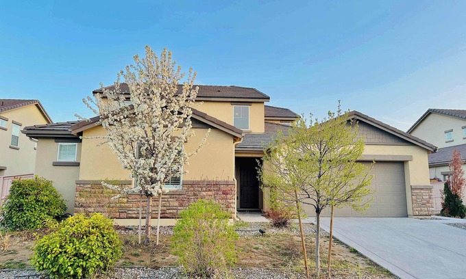 Reno House | Grand Sunlit Haven,Sleeps 12