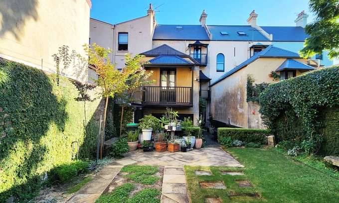 Paddington House | Grand Terrace with Secret Garden + Parking in Central Location - 4 Bedrooms