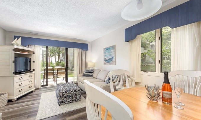 Williamsburg Condo | ☀ Grand Traverse Bay Lake View Condo