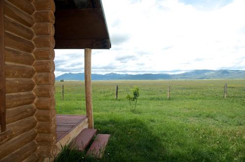 Island Park House | Grand View Retreat by KABINO Dogs OK Garage Huge Views FirePit Satellite WiFi