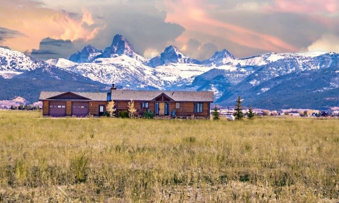 Leigh Creek Estates House | Grand View — Targhee Ski Resort, Jackson, Hot tub