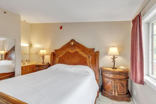 Nashville Apartment | Grand Wood Suites - 3rd Floor Front Side Penthouse Suite 302