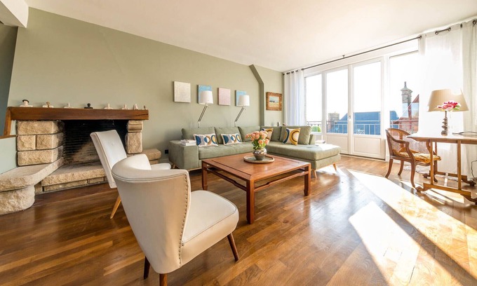 Dol-de-Bretagne Apartment | Grande Hôtelière Avec Petit Parc en Centre-ville