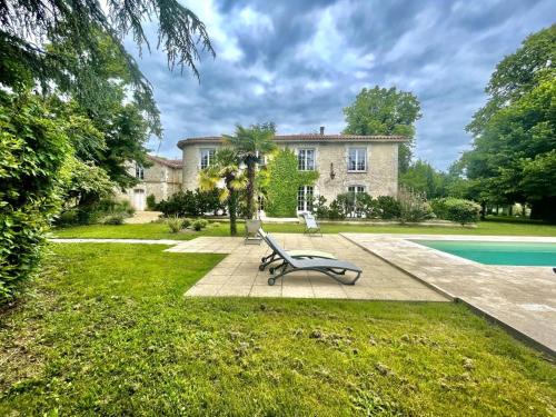 Pranzac House | Grande maison familiale avec piscine chauffée, wifi et parking à Pranzac - FR-1-653-284