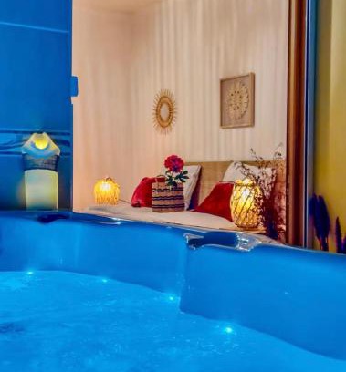 Montbouy House | Grande maison romantique avec jacuzzi intérieur & parking, à 1h30 de Paris