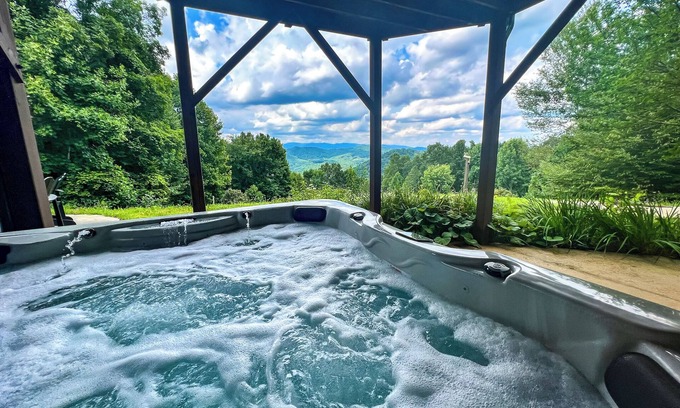 Warrensville Cabin | Grande Vue Available Labor Day Weekend!