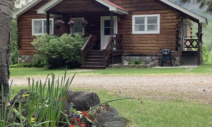 West Glacier House | Grandma’s Cabin, West Glacier riverfront kid/pet friendly, 1 mile from Glacier!
