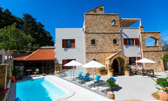 Mixorrouma Villa | Grandpas House - Countryside Villa with Private Pool & Whirlpool Tub