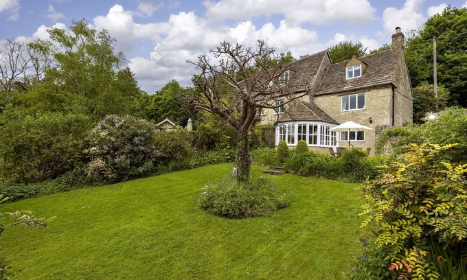 Inchbrook Cottage | Grange Cottage - a beautiful house sleeping 4 guests in 3 bedrooms