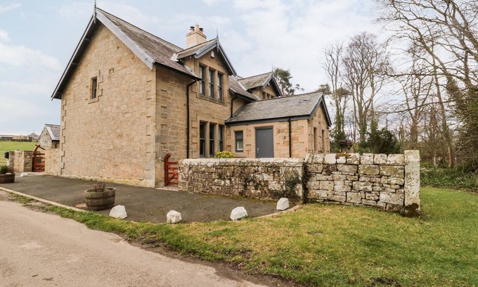 Alnwick Cottage | GRANGE COTTAGES, pet friendly, character holiday cottage in Alnwick