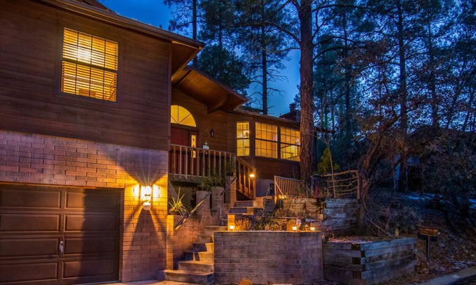 Prescott House | Granite Creek Retreat- Beautiful 5 Bedroom Home 5 minutes from Whiskey Row