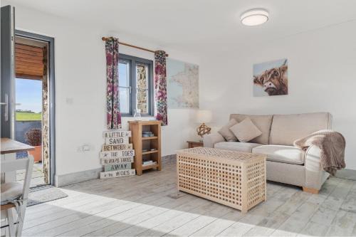 Haverfordwest House | Grassholm Cottage with Hot Tub - Dog Friendly