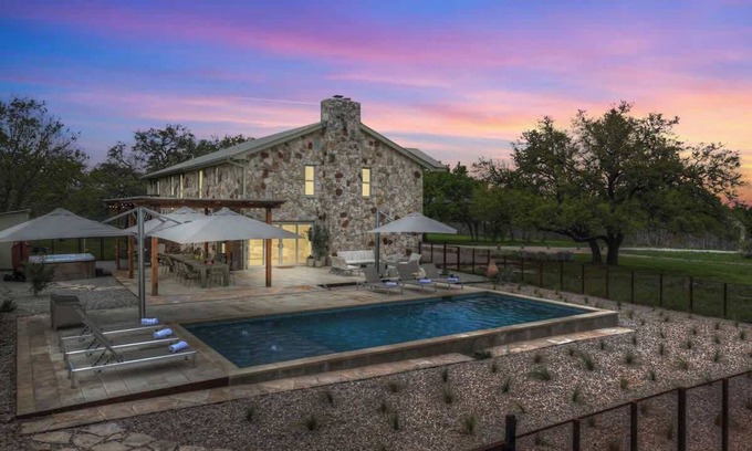 Johnson City House | Grasslands: Pool+Hot-Tub+Views on 290 Wine Trail!