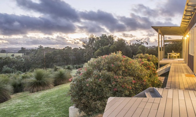 Yallingup House | Grasstree Views - peaceful, idyllic weekender