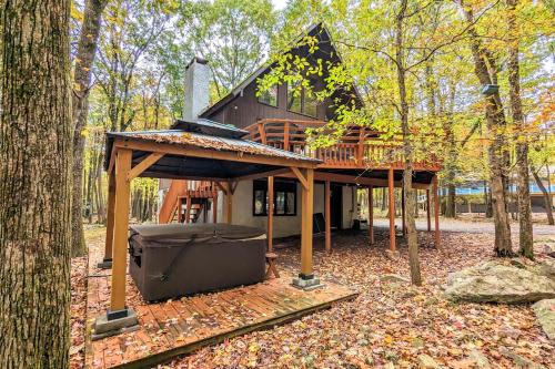 Lake Harmony Estates House | Grateful Escape AvantStay Hot Tub Sauna Deck Firepit Beach Access