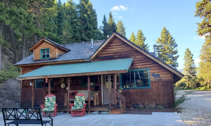Lolo Cabin | Graves Creek Cabin get away .