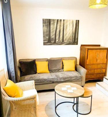 Gravesend Apartment | Gravesend 2 Bedroom Flat -2 mins to STN -GF