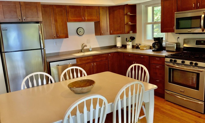 Sturgeon Bay House | Gray Gull Cottage-Waterfront Home