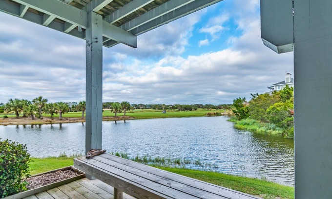 Bald Head Island Villa | Great 3 Bedroom Villa within walking distance to the BHI Club and Beach! 2-4 Passenger Golf carts!