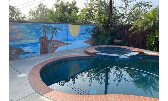 Fullerton House | Great 3 bedroom 2 bath single family home close to Disneyland.