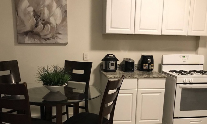 Little Italy House | Great 3 Bedroom House in Little Italy, near CWRU, CIM, Hospitals