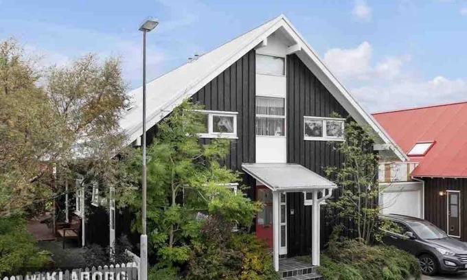 Breidholt House | Great 8 person house, Reykjavik, free use of car!