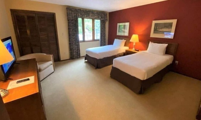 Sapphire Resort | Great Amenities! 2 Spacious Units, 3 Pools, Sauna, Gym, Free Parking