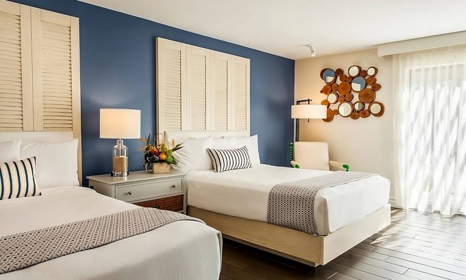 San Diego Hotel | Great Amenities! Five Pools Onsite! Close to San Diego Airport & Mission Beach!