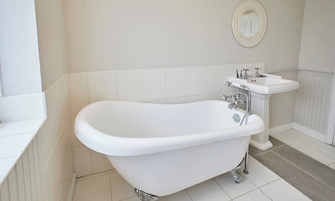 Great Ayton House | Great Ayton Townhouse Retreat-Sleeps 6-3Bed-2Bath