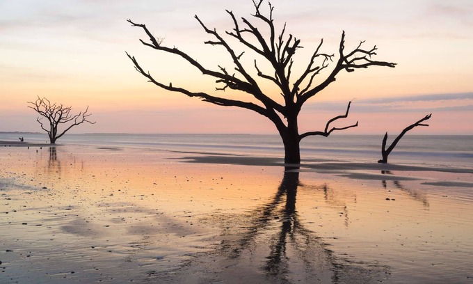 Isle of Palms House | Great Beach House for Families: Private Pool, Bunk Bedroom & Dog Friendly! 7 Min Walk to Beach!