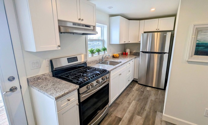 Drummond-North Elmsley Hotel | Great Blue Resorts - McCreary's Beach