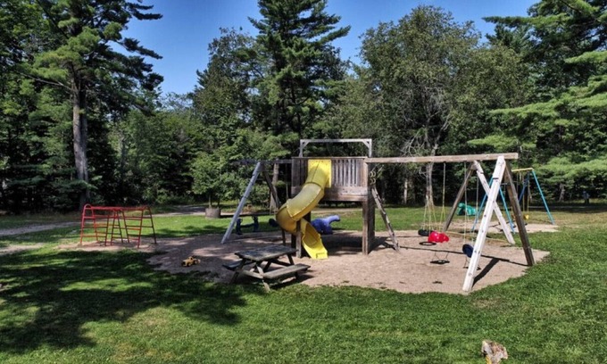 Bracebridge Cottage | Great Blue Resort : Bonnie lake Resort Muskoka - 2 Bedroom Cottage