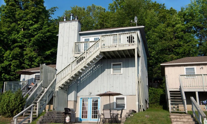 Drummond-North Elmsley Condo | Great Blue Resorts - McCreary's Beach Resort - Perth -2 Bedroom Beachfront Condo