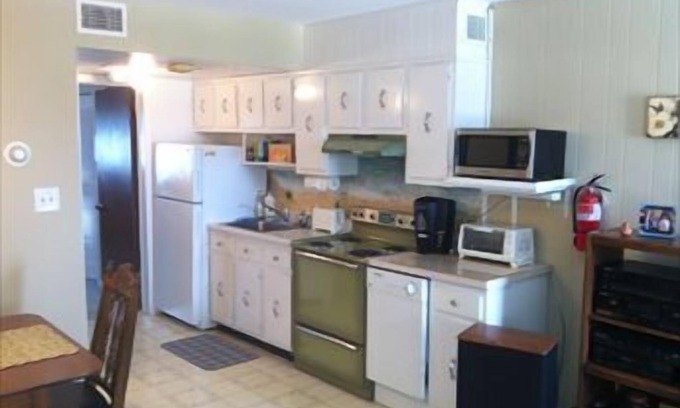 Admiral Estates Condo | Great Condo Close to the Beach