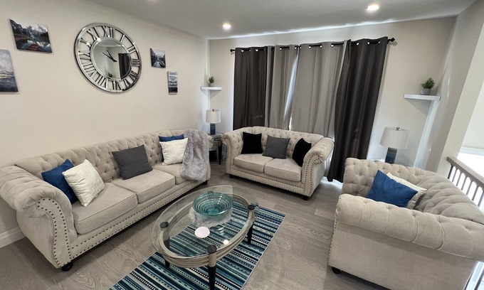 Kitchener House | Great cottage for Family and Friends with hot tub in Prime location