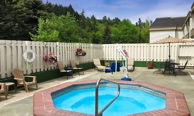 Poulsbo Resort | Great Deal in GuestHouse Poulsbo! Free Parking & Breakfast, Pets are Welcome!