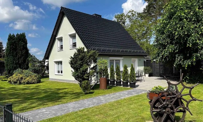 Oberhavel House | Great detached house in a quiet, green location (by a grove)