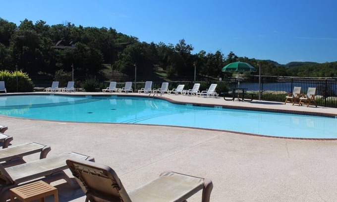 Branson West Cabin | GREAT FAMILY GETAWAY in gated golf resort near Silver Dollar City