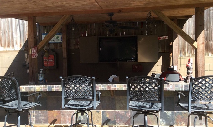Tuscaloosa House | Great Family Home Near Stadium Awesome Back Patio/Yard