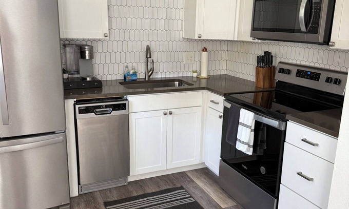 Spokane Valley Apartment | 💎 Great Find, 5 min to Browns Park 🛹💦🏀🏐1