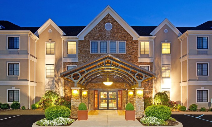 Middletown Condo | Great for Business Travelers! Free Breakfast Buffet + Shared Outdoor Pool.
