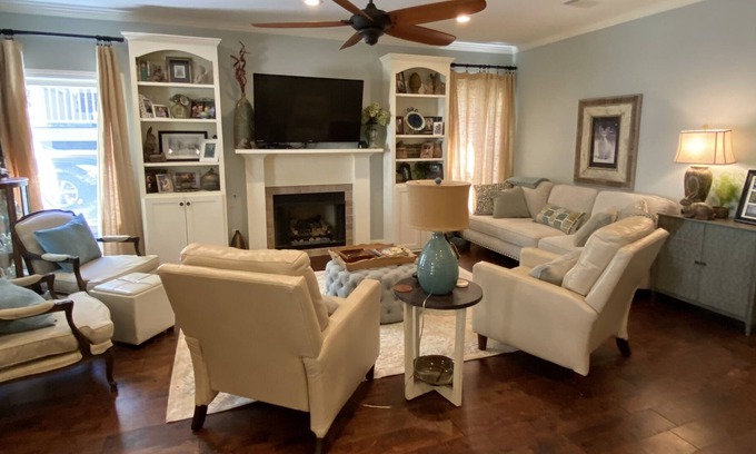 Oxmoor Cottage | Great getaway in Oxford for Christmas or New Years! Like a Hallmark Movie!