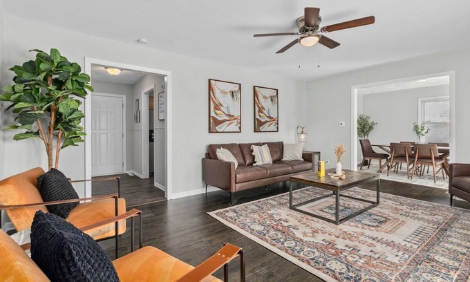 North Kansas City House | Great Home for Families 2LivingSpaces+Arcade|WiFi